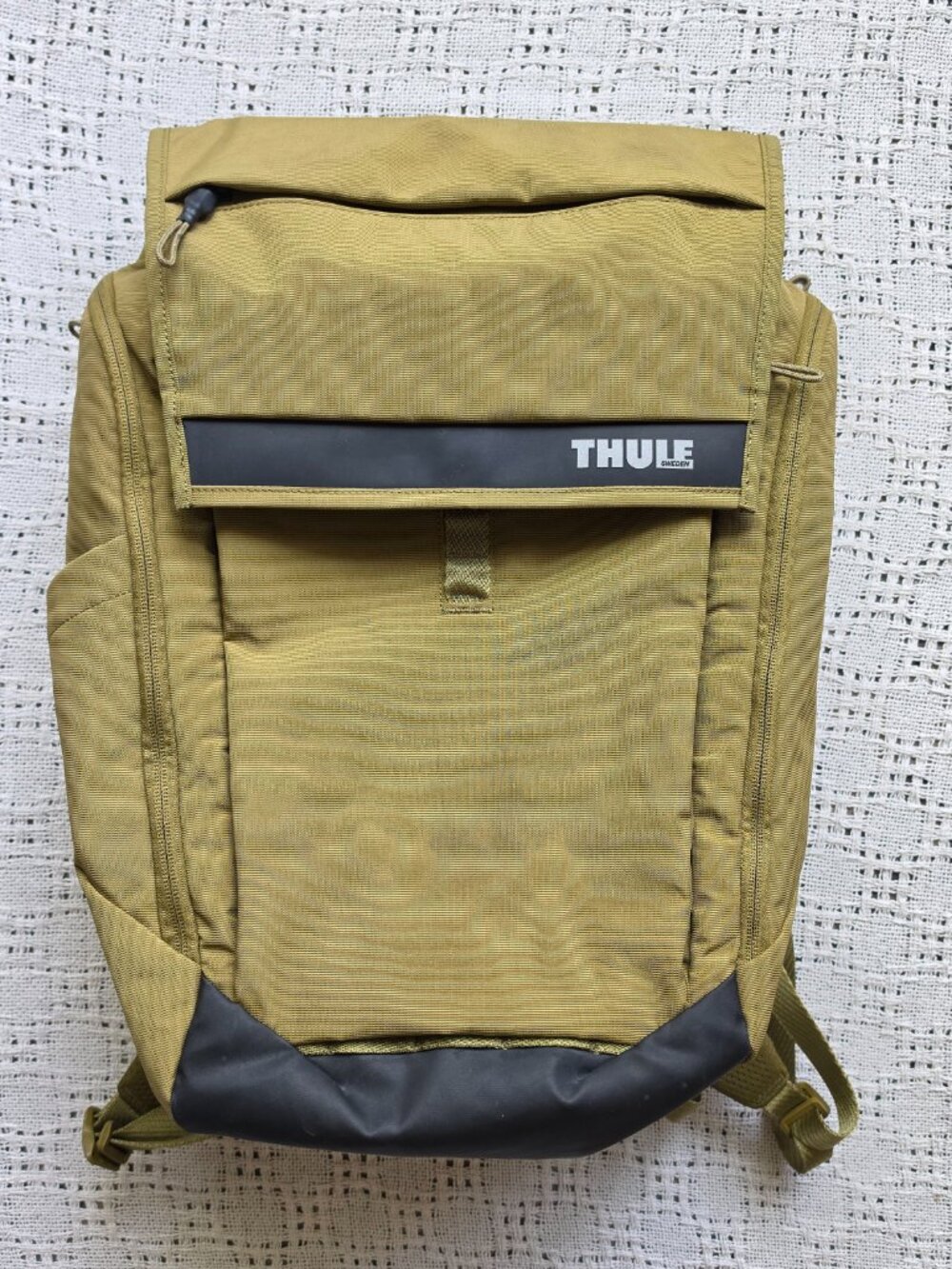 THULE Paramount Commuter 27L Backpack Nutria Brown Padded Pocket fits 16" laptop